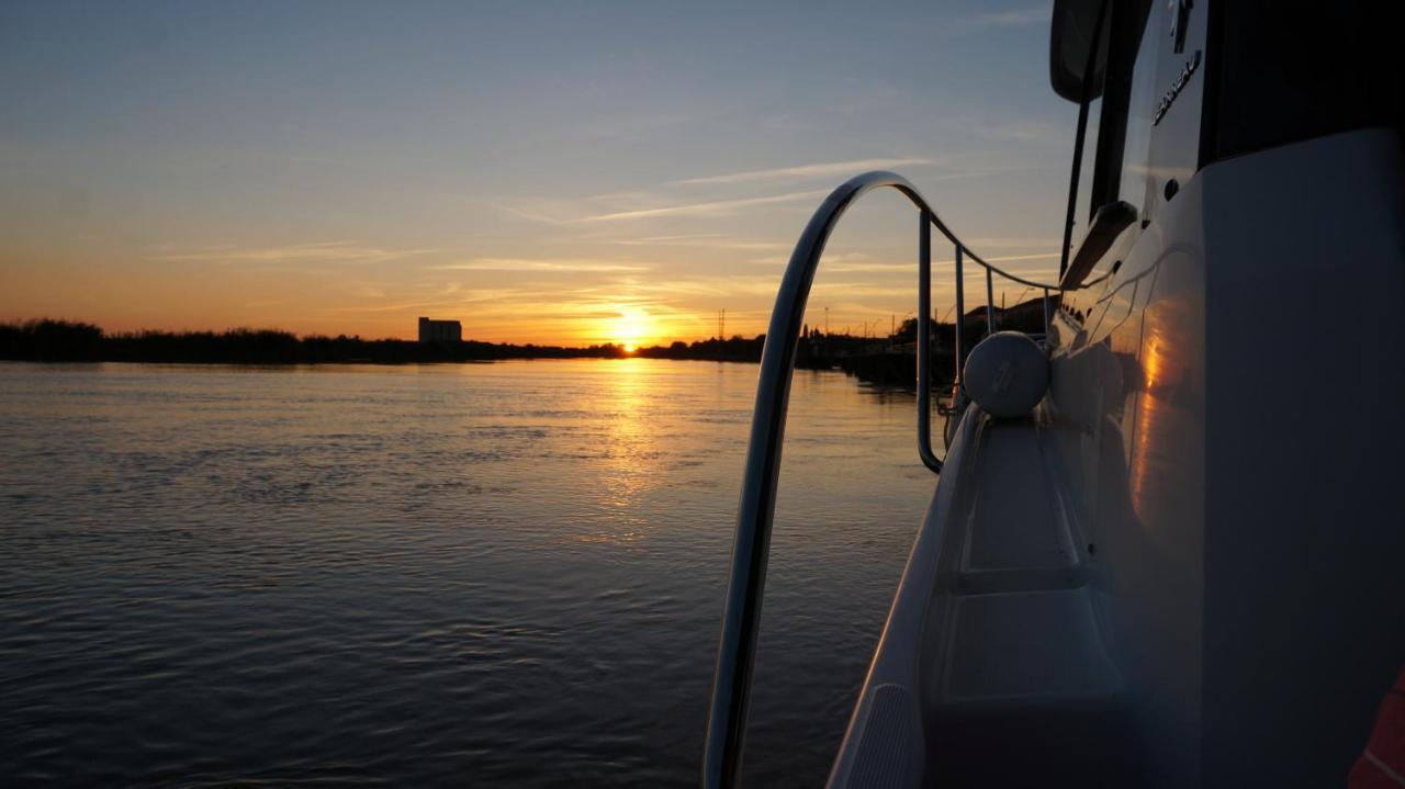 ホテル La Rochelle Sur L'Eau エクステリア 写真