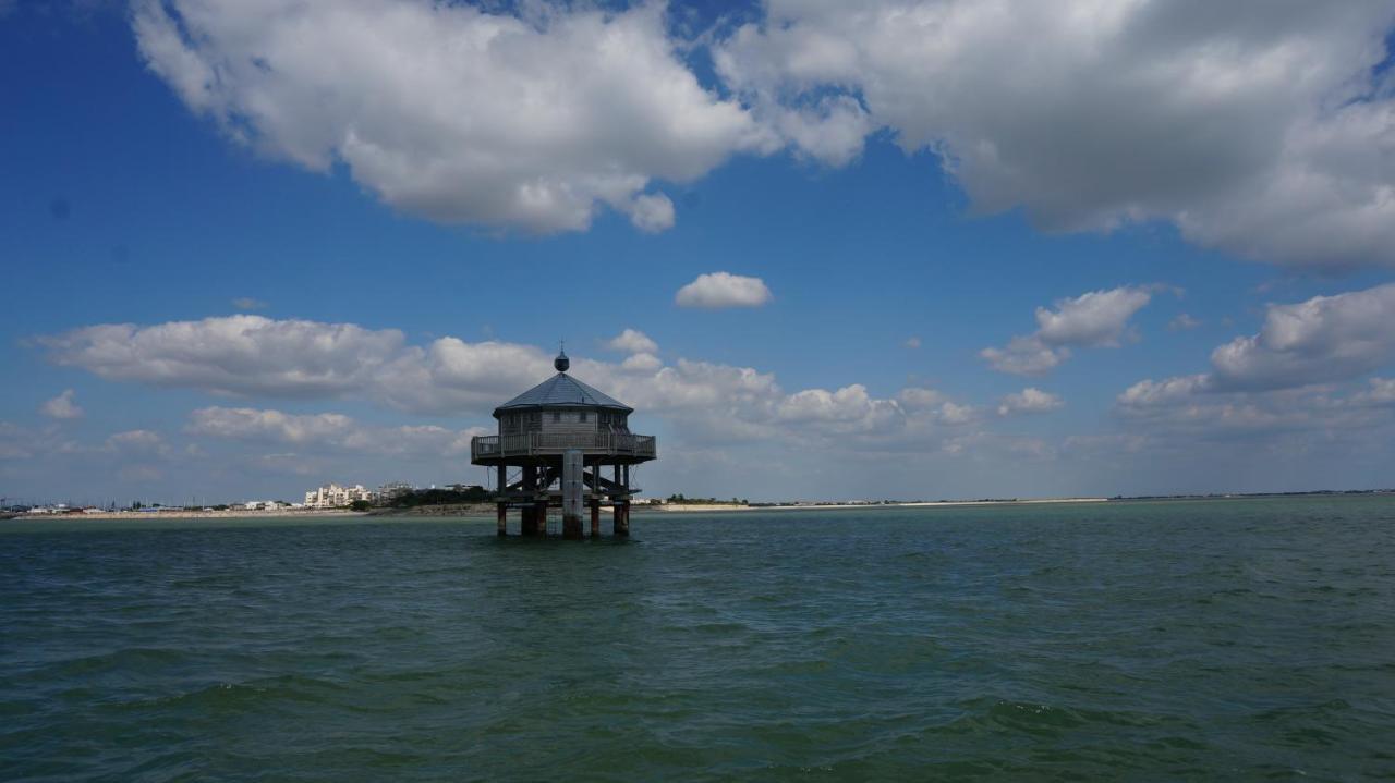 ホテル La Rochelle Sur L'Eau エクステリア 写真
